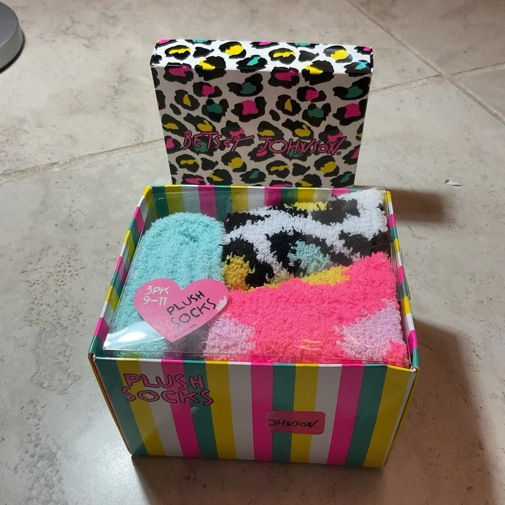 NWT BETSEY JOHNSON Plush Cozy Socks Gift Box Set ( 3 Pairs) Multicolored, W9-11